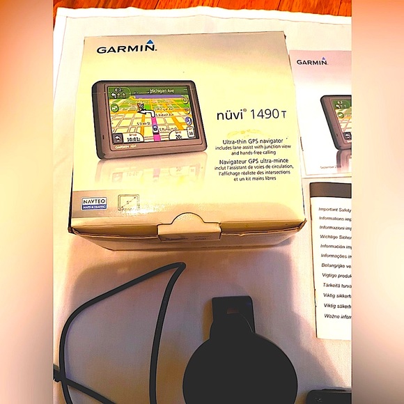 🎉HP🎉Garmin GPS Bundle - Picture 2 of 5